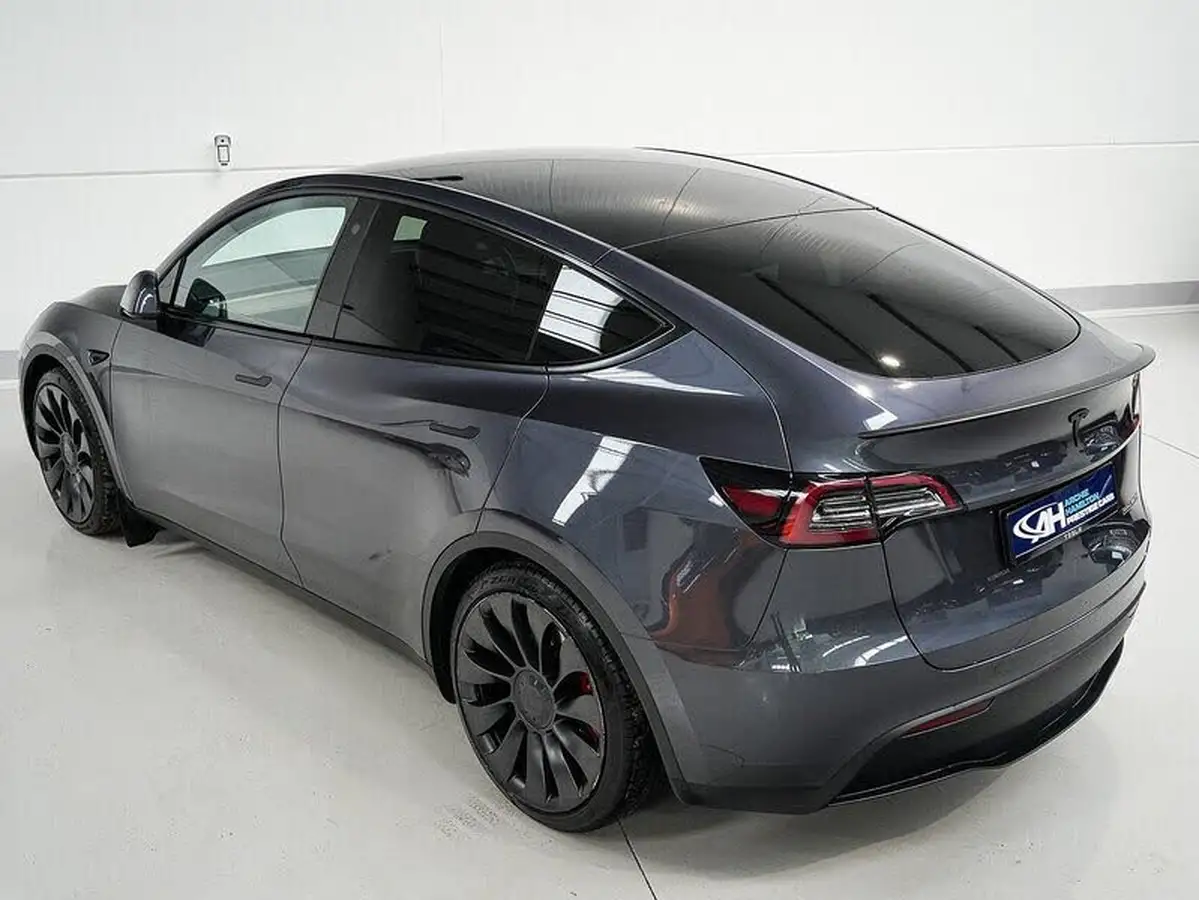 2023-tesla-model-y-e-performance-big-17