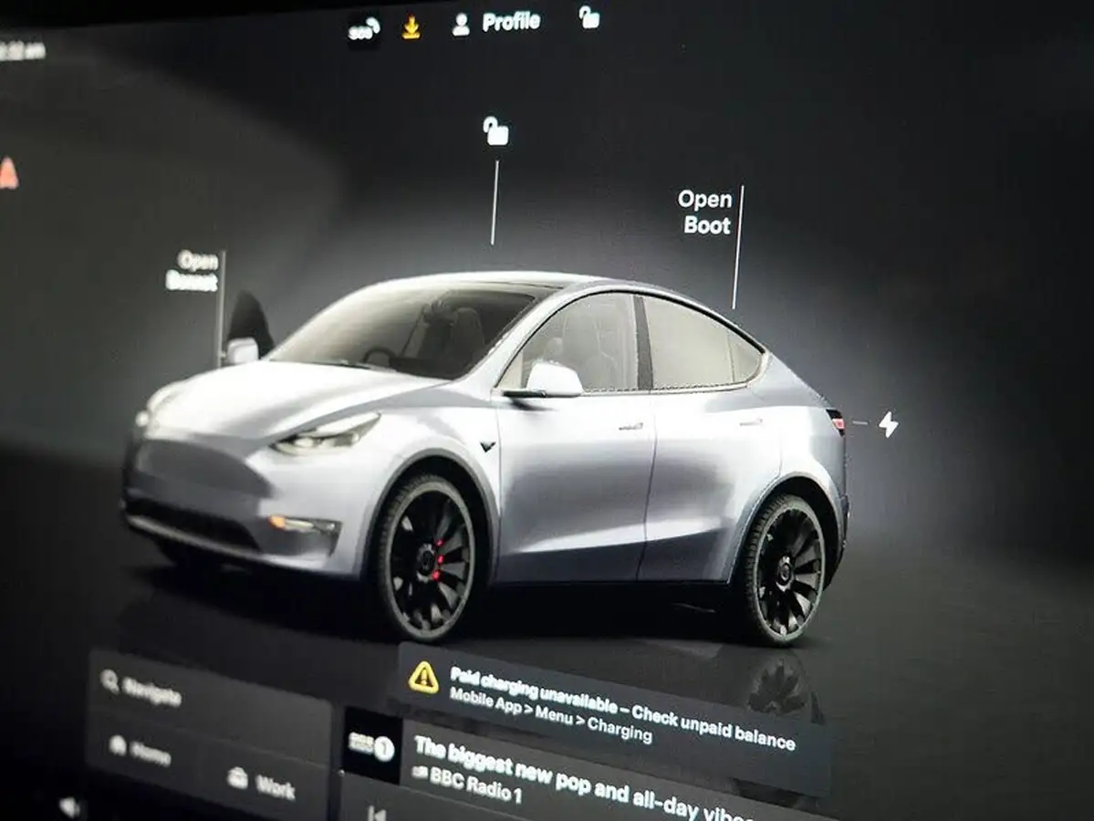 2023-tesla-model-y-e-performance-big-13