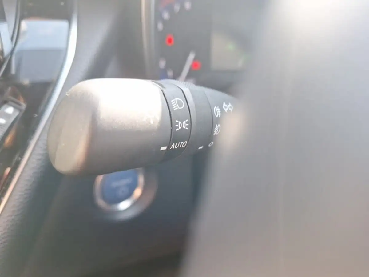 2022-toyota-corolla-20-vvt-i-icon-tech-hatchback-big-13