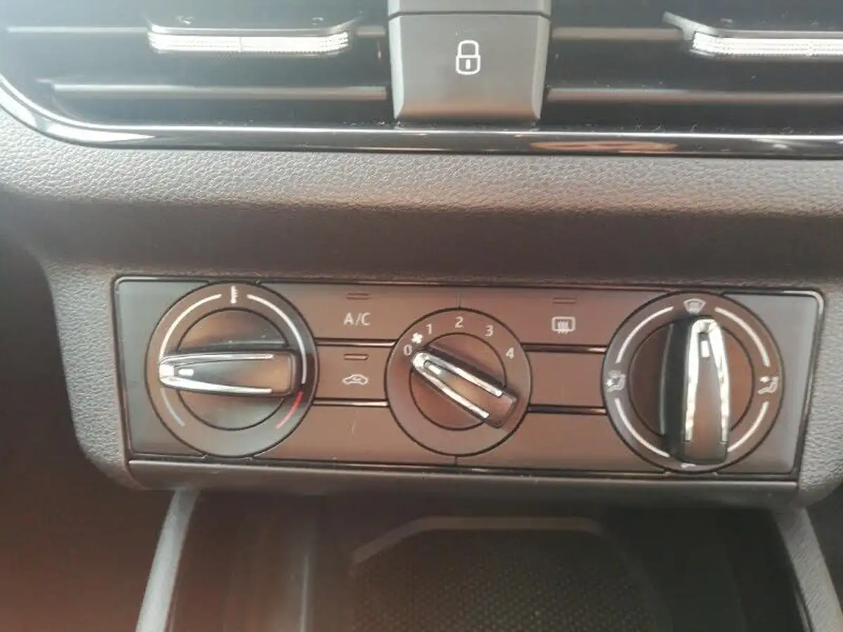 2023-skoda-kamiq-10-tsi-se-drive-95ps-big-15