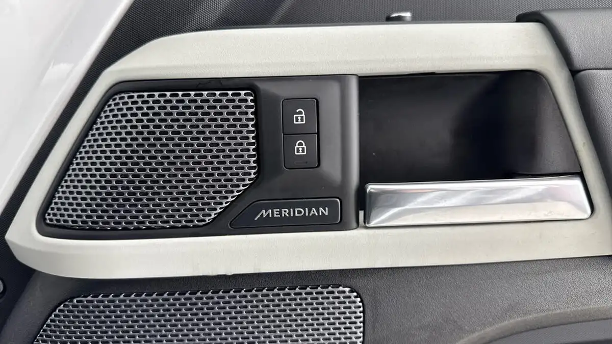 2021-land-rover-110-defender-30-d300-hse-2996cc-big-23