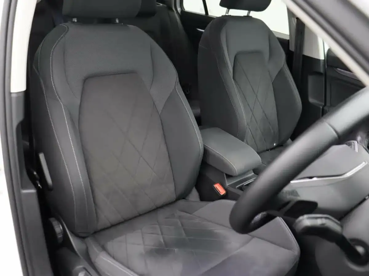 2022-volkswagen-golf-20tdi-style-150ps-estate-dsg-big-14
