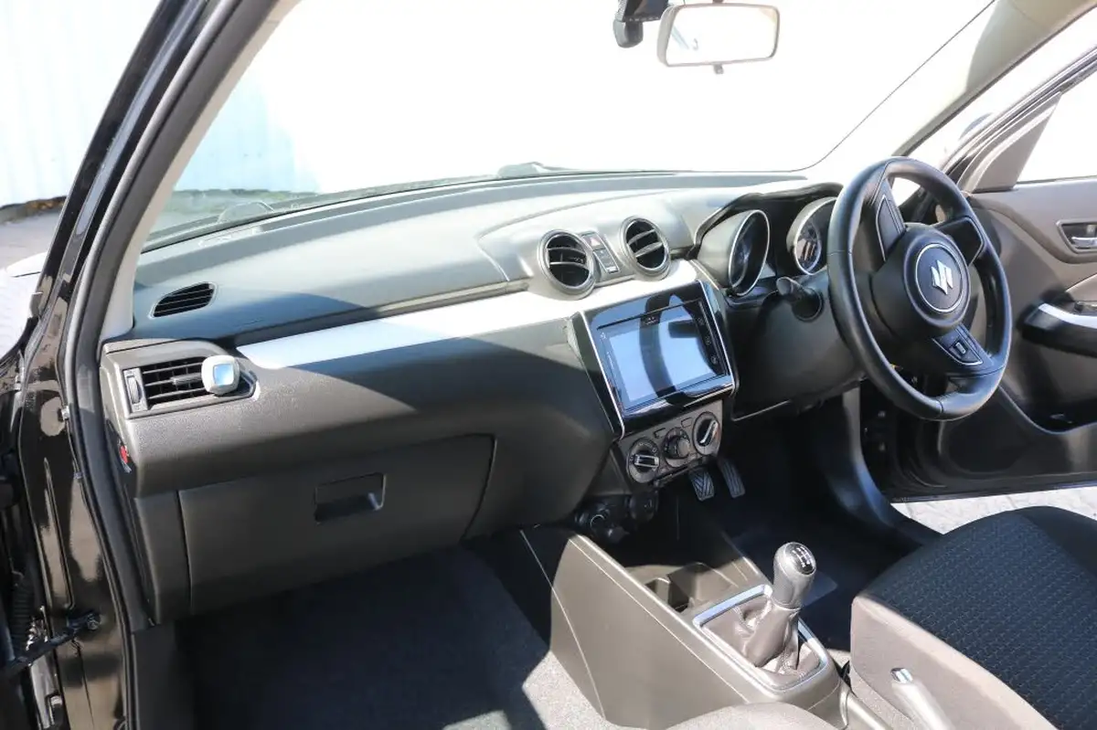 2017-suzuki-swift-10-boosterjet-sz-t-big-18