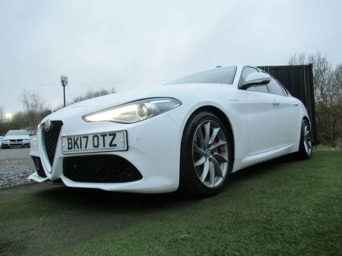 2017-alfa-romeo-giulia-20-veloce-big-49