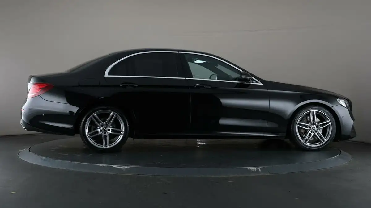 2019-mercedes-benz-e-class-20-e200-amg-line-saloon-4d-big-61