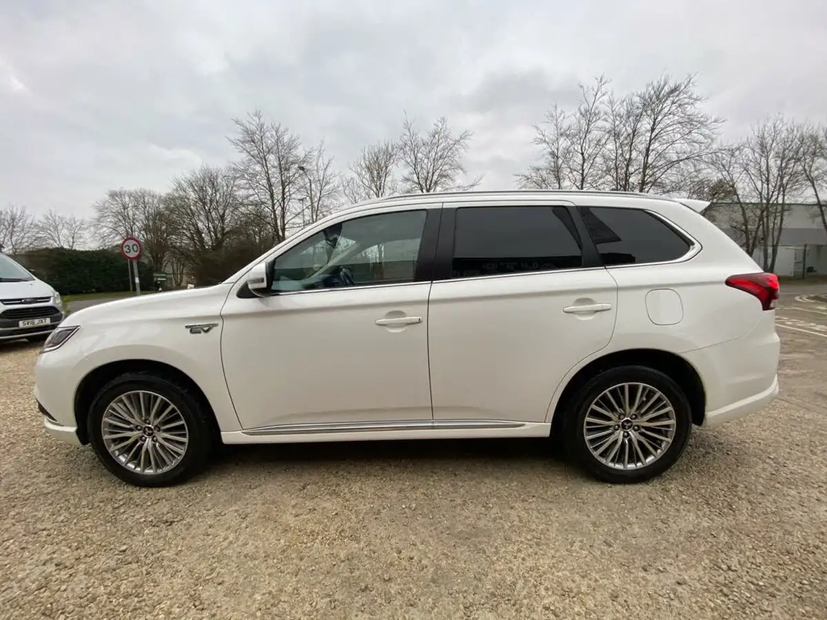 2020-mitsubishi-outlander-24-reflex-plus-commercial-big-16