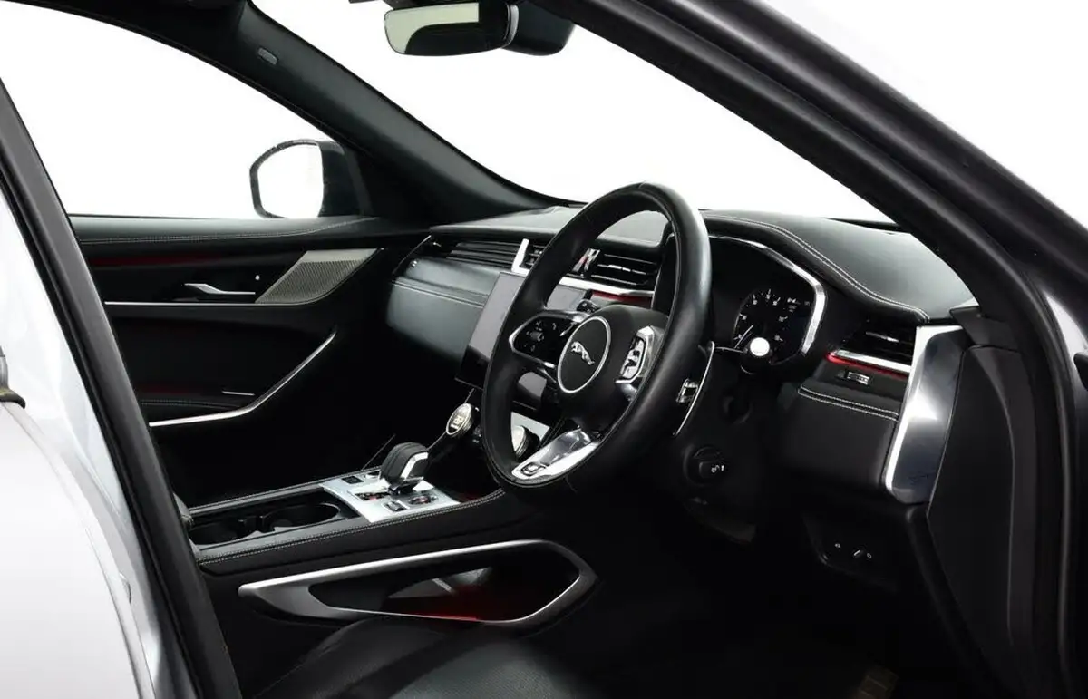 2023-jaguar-f-pace-20-d200-r-dynamic-black-big-3