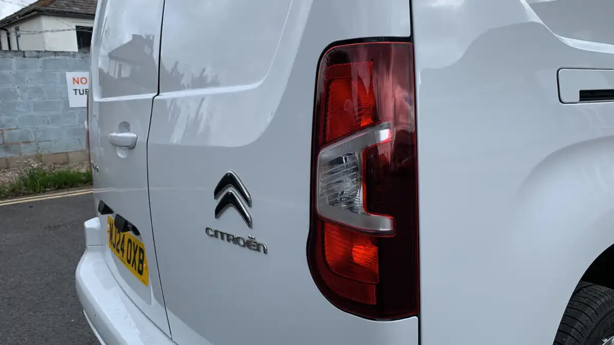 2024-citroen-berlingo-15-bluehdi-950-driver-edition-130pseu6d-eat8-big-22