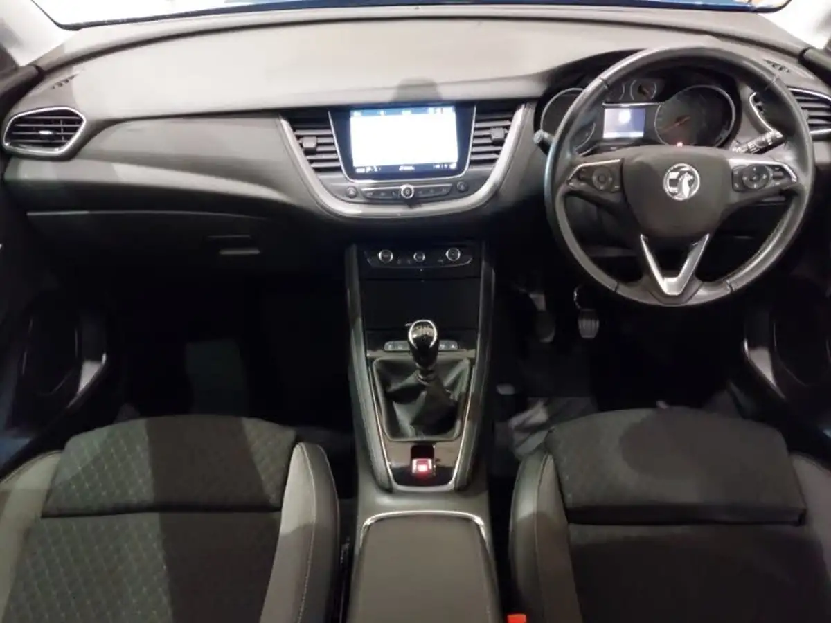 2020-vauxhall-grandland-x-12-sri-nav-big-2