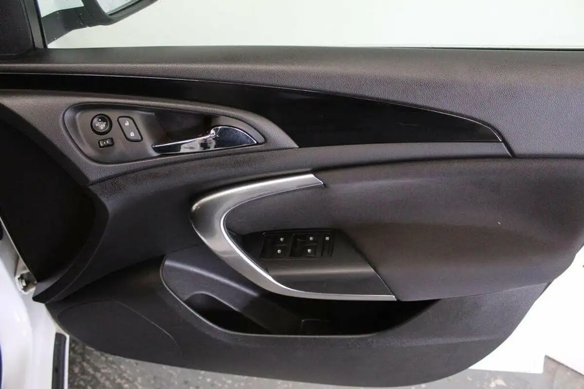 2015-vauxhall-insignia-20cdti-sri-140ps-navss-ecoflex-hatchback-5d-big-45