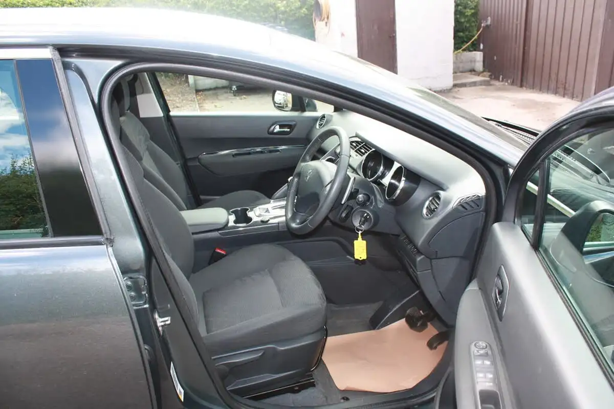 2013-peugeot-3008-crossover-16e-hdi-active-115bhp-fap-big-8