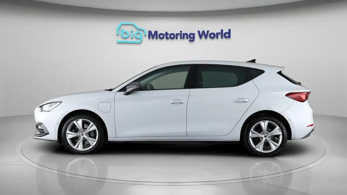 2021-seat-leon-14-e-hybrid-fr-hatchback-big-4