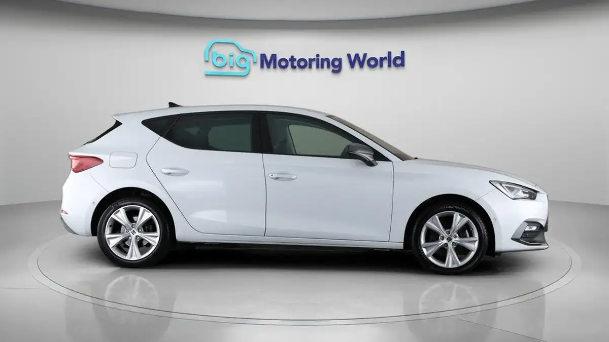 2021-seat-leon-14-e-hybrid-fr-hatchback-big-8