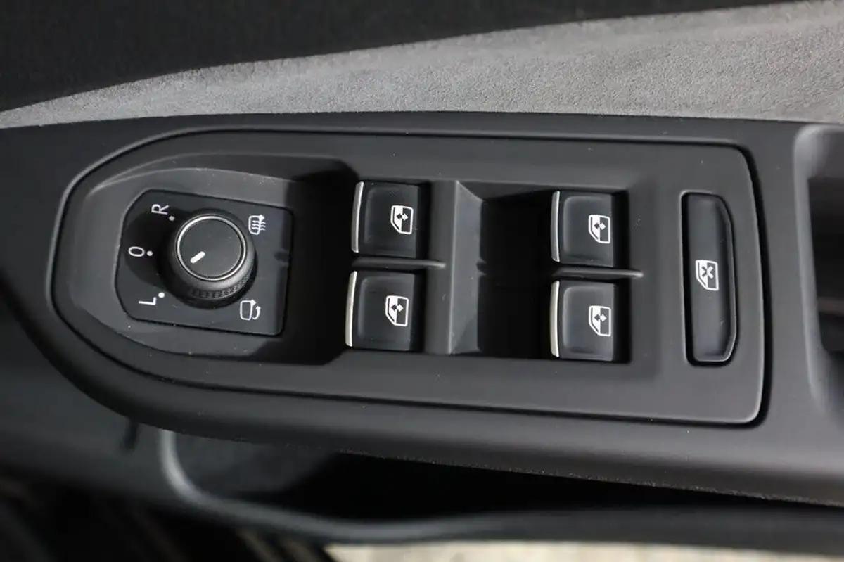 2021-volkswagen-golf-20-tsi-r-hatchback-big-25