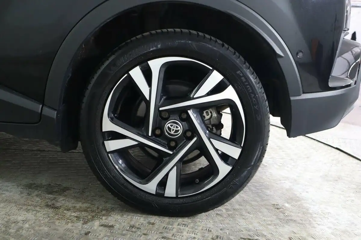 2022-toyota-c-hr-18-vvt-i-design-big-27