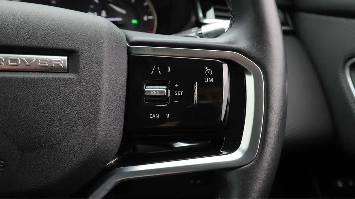 2022-land-rover-range-rover-velar-20-d200-velar-big-25
