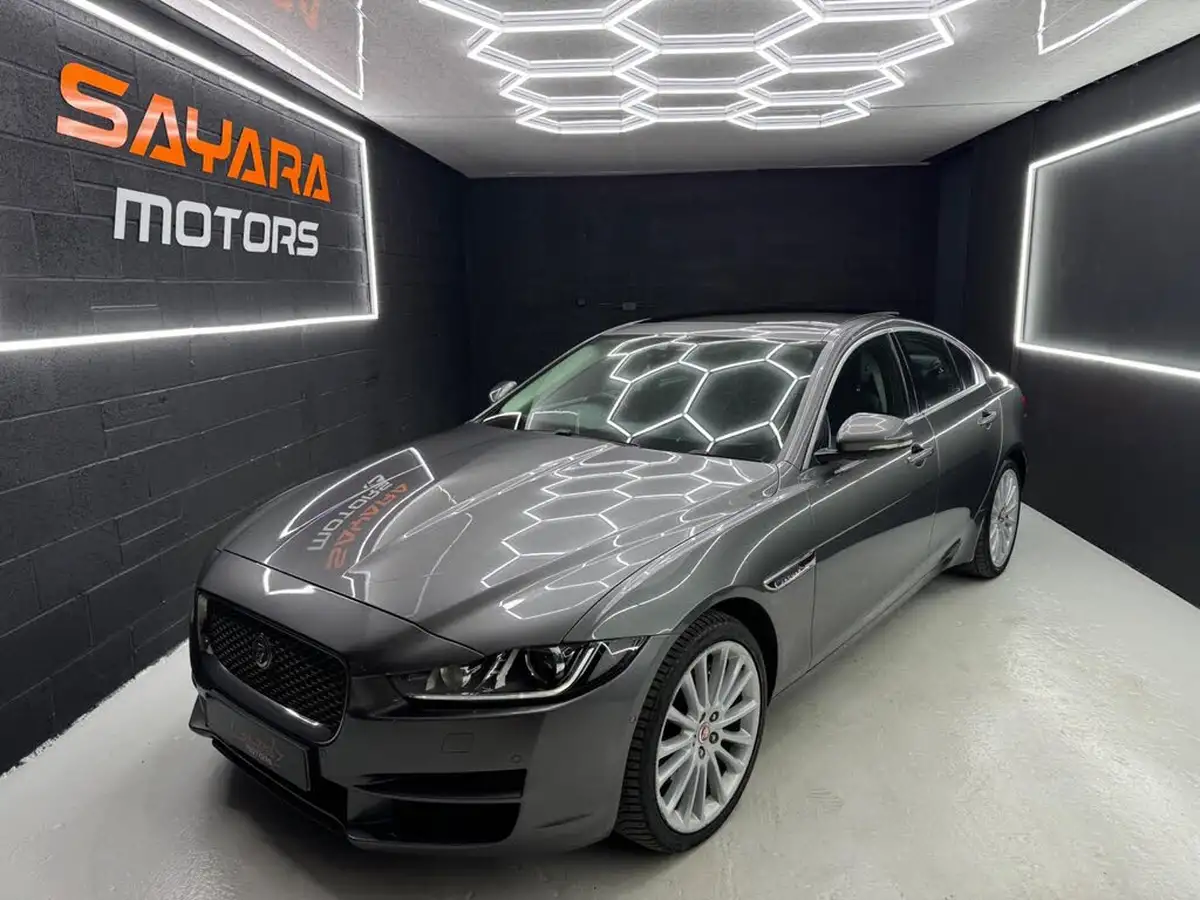 2017-jaguar-xe-20d-portfolio-180ps-awd-ss-1999cc-auto-big-7