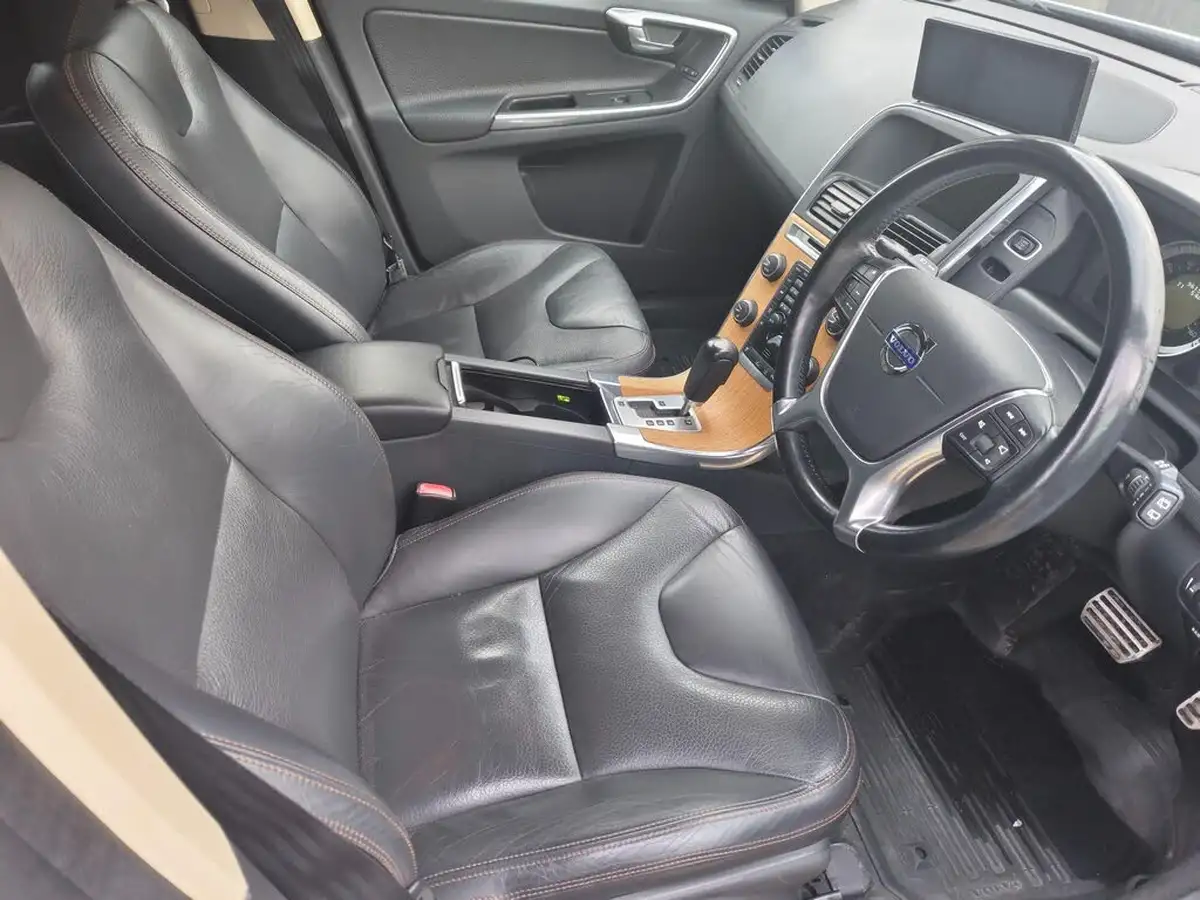2012-volvo-xc60-big-11