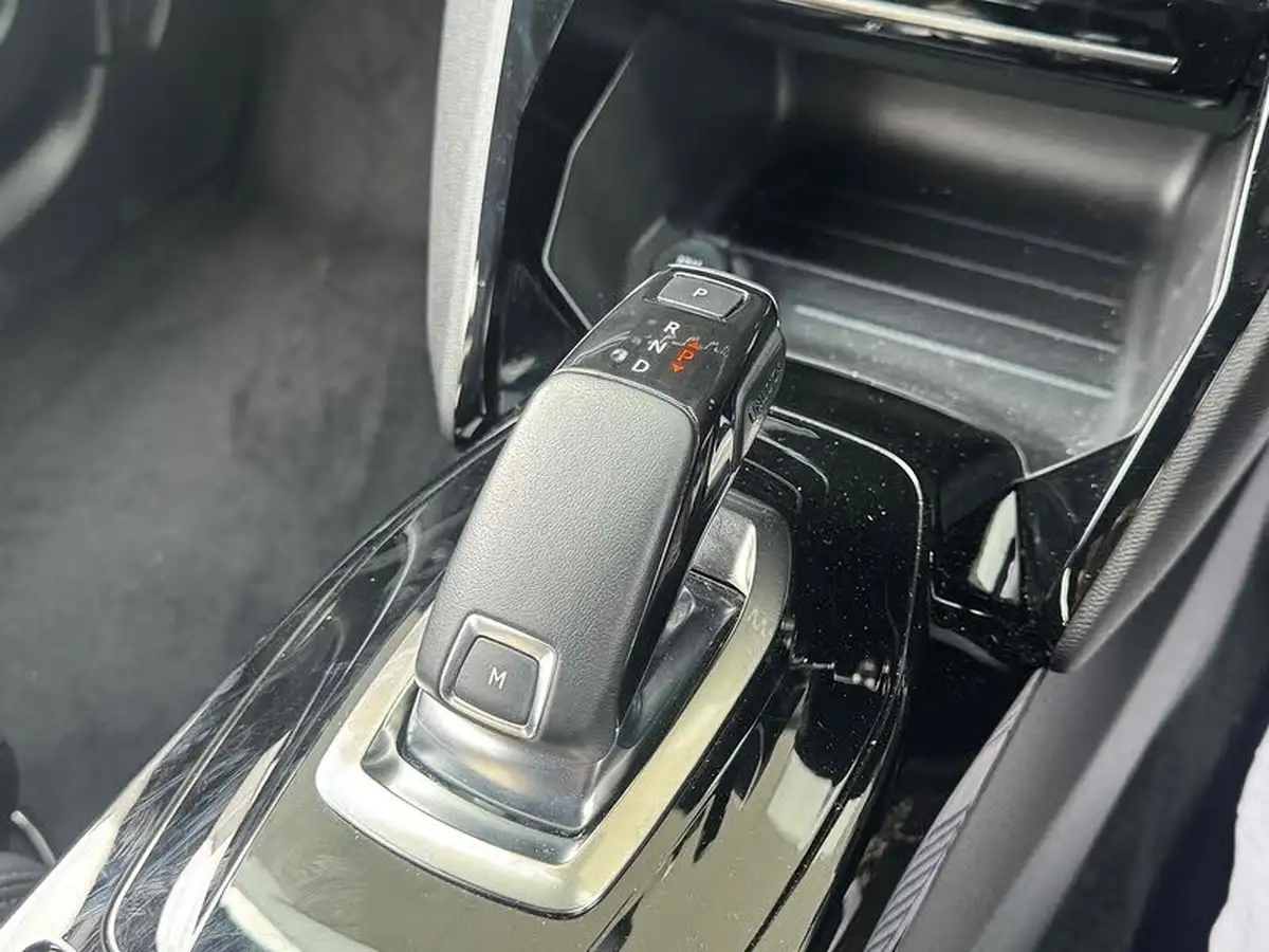 2020-peugeot-2008-suv-12-puretech-gt-line-eat8-big-33