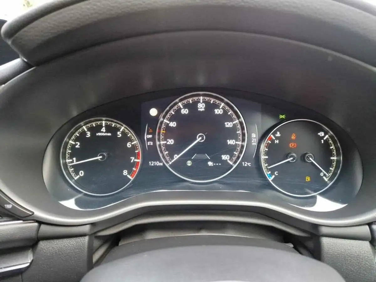 2025-mazda-mazda3-25-e-skyactiv-g-exclusive-line-big-9