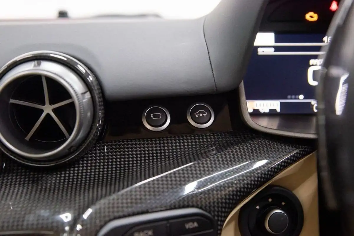 2016-ferrari-f12berlinetta-62-big-50