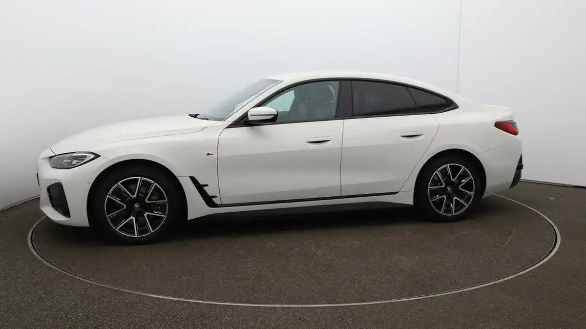 2022-bmw-i4-e-edrive40-m-sport-big-60