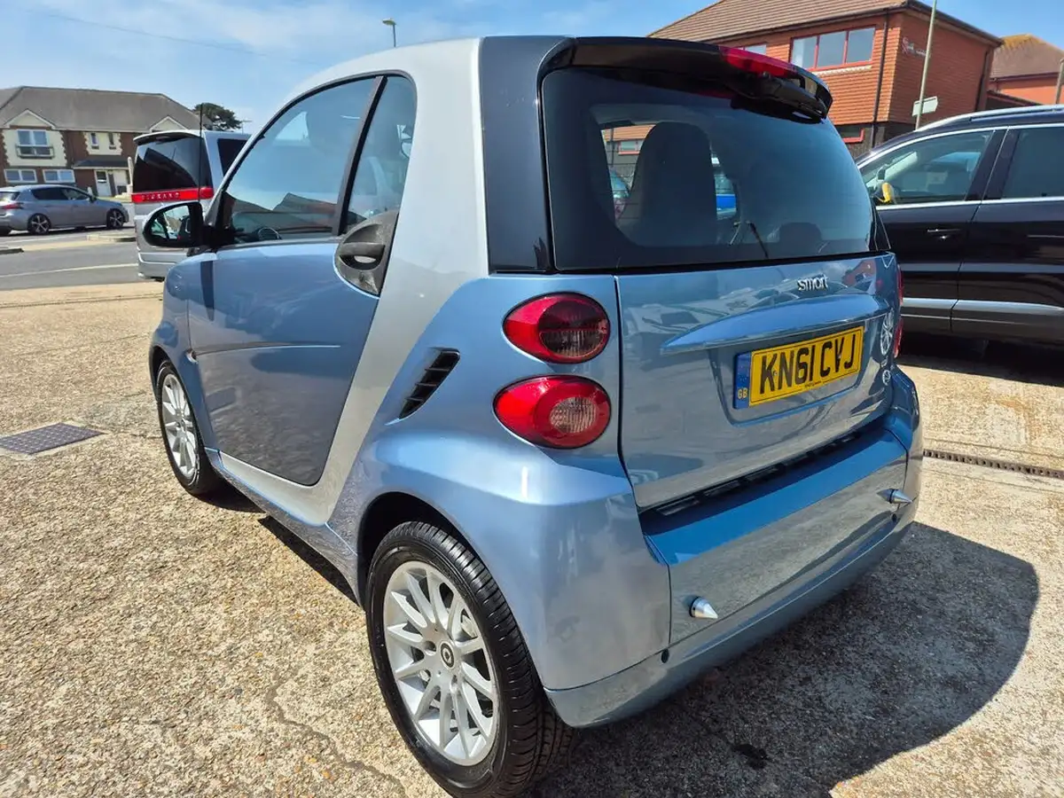 2011-smart-fortwo-08td-passion-coupe-softouch-big-3