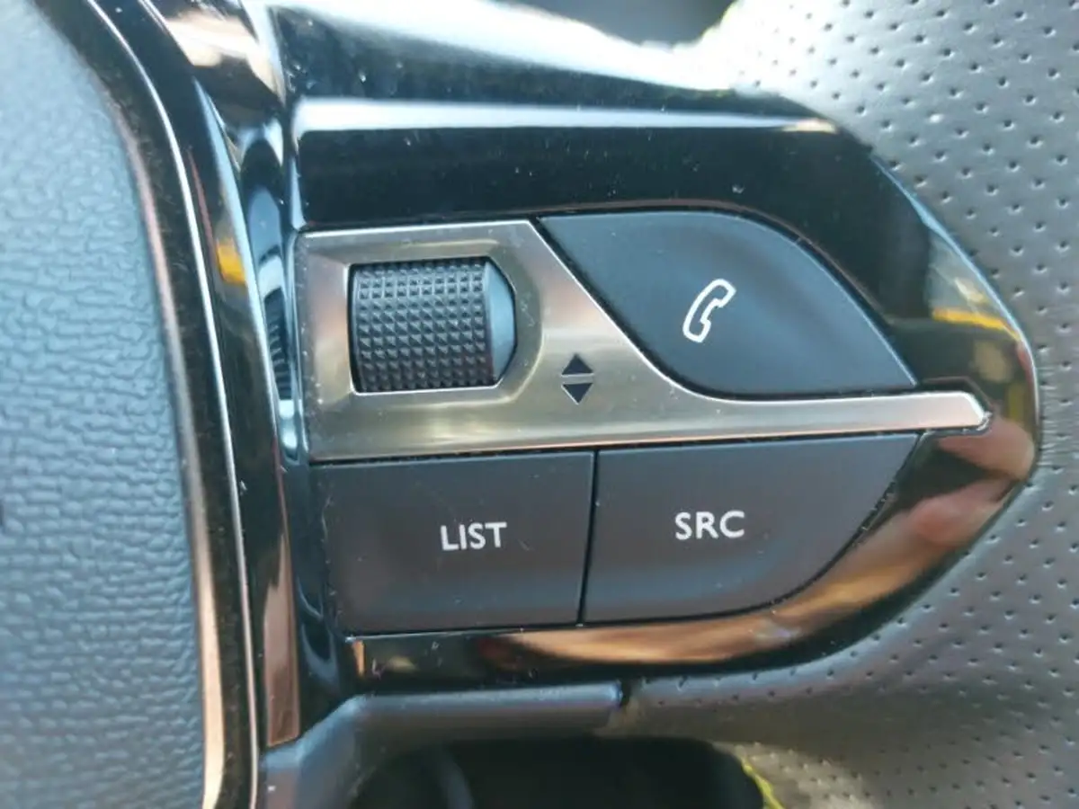 2021-peugeot-208-e-gt-premium-big-13