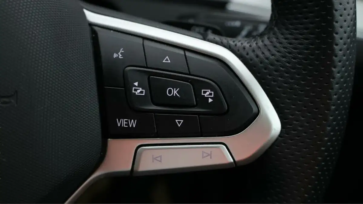 2021-volkswagen-passat-14-tsi-gte-estate-5d-big-21