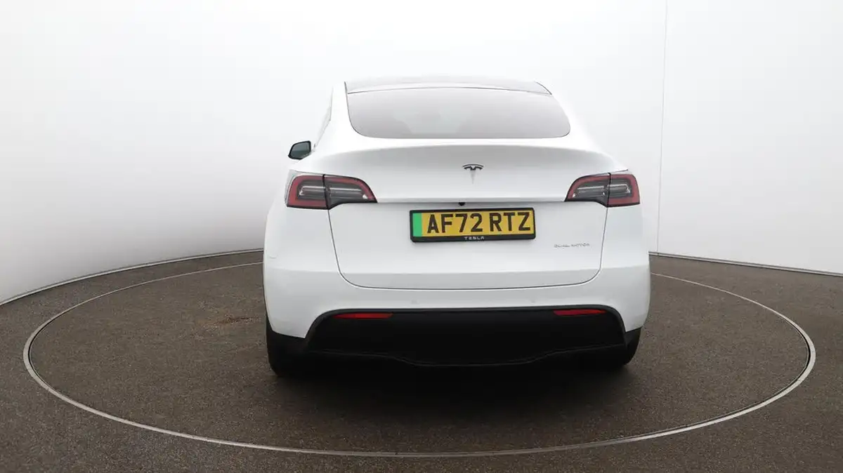 2022-tesla-model-y-e-long-range-big-51