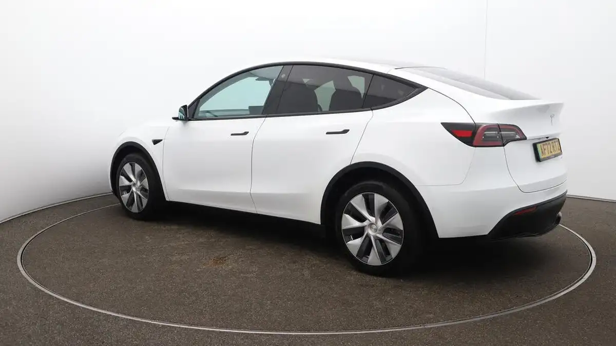 2022-tesla-model-y-e-long-range-big-27