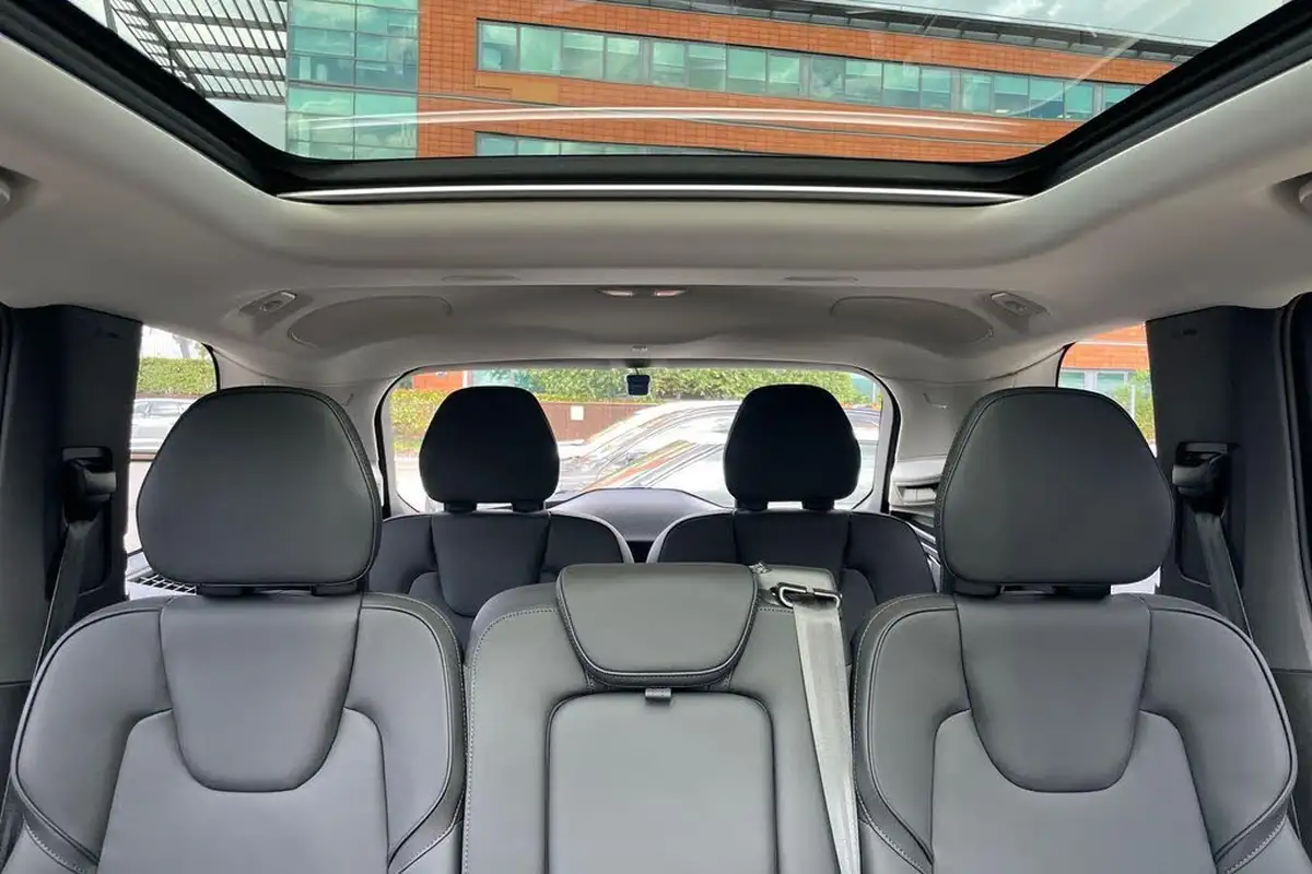 2025-volvo-xc90-20-b5-plus-big-5