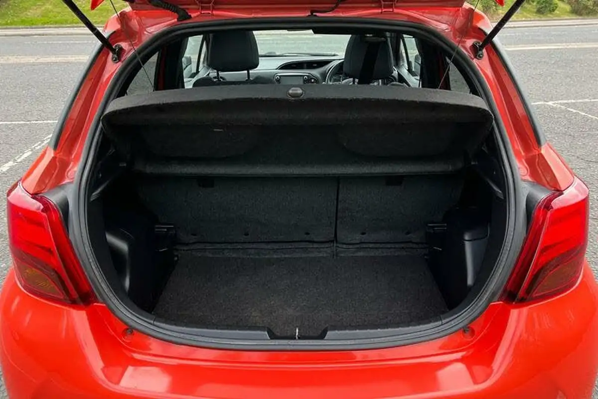 2016-toyota-yaris-15-vvt-i-orange-edition-hybrid-big-20
