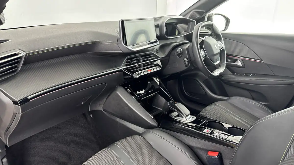2021-peugeot-208-e-gt-50kwh-big-8