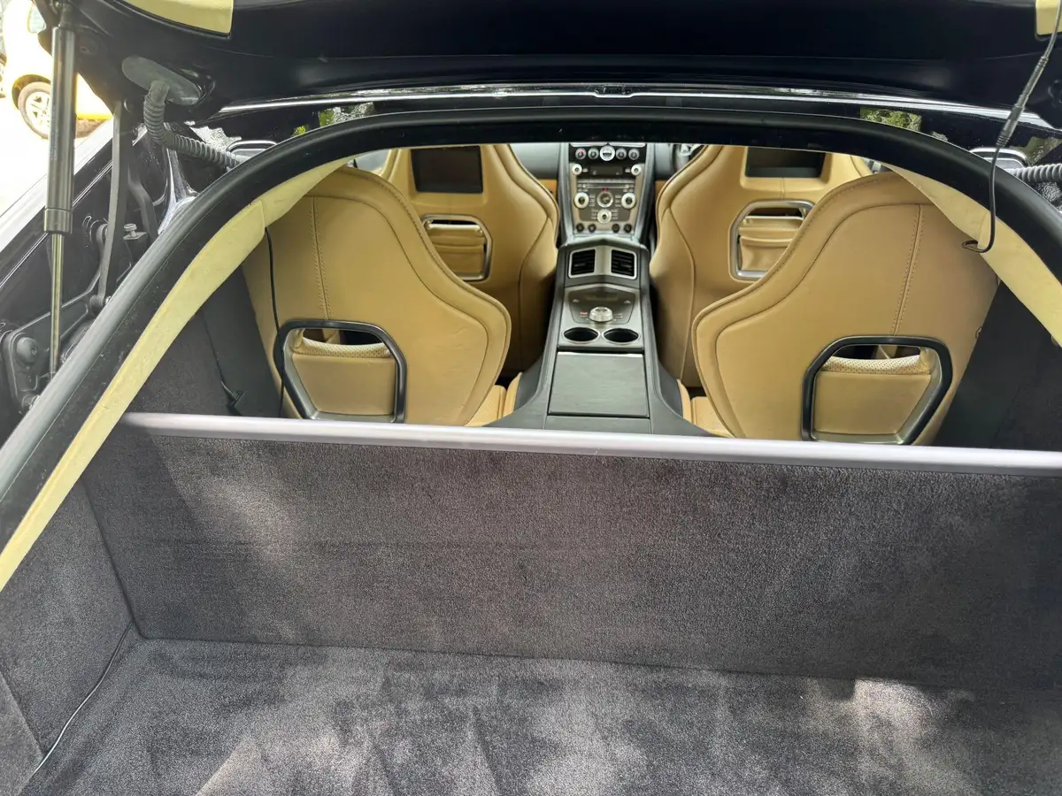 2011-aston-martin-rapide-s-v12-60-big-40