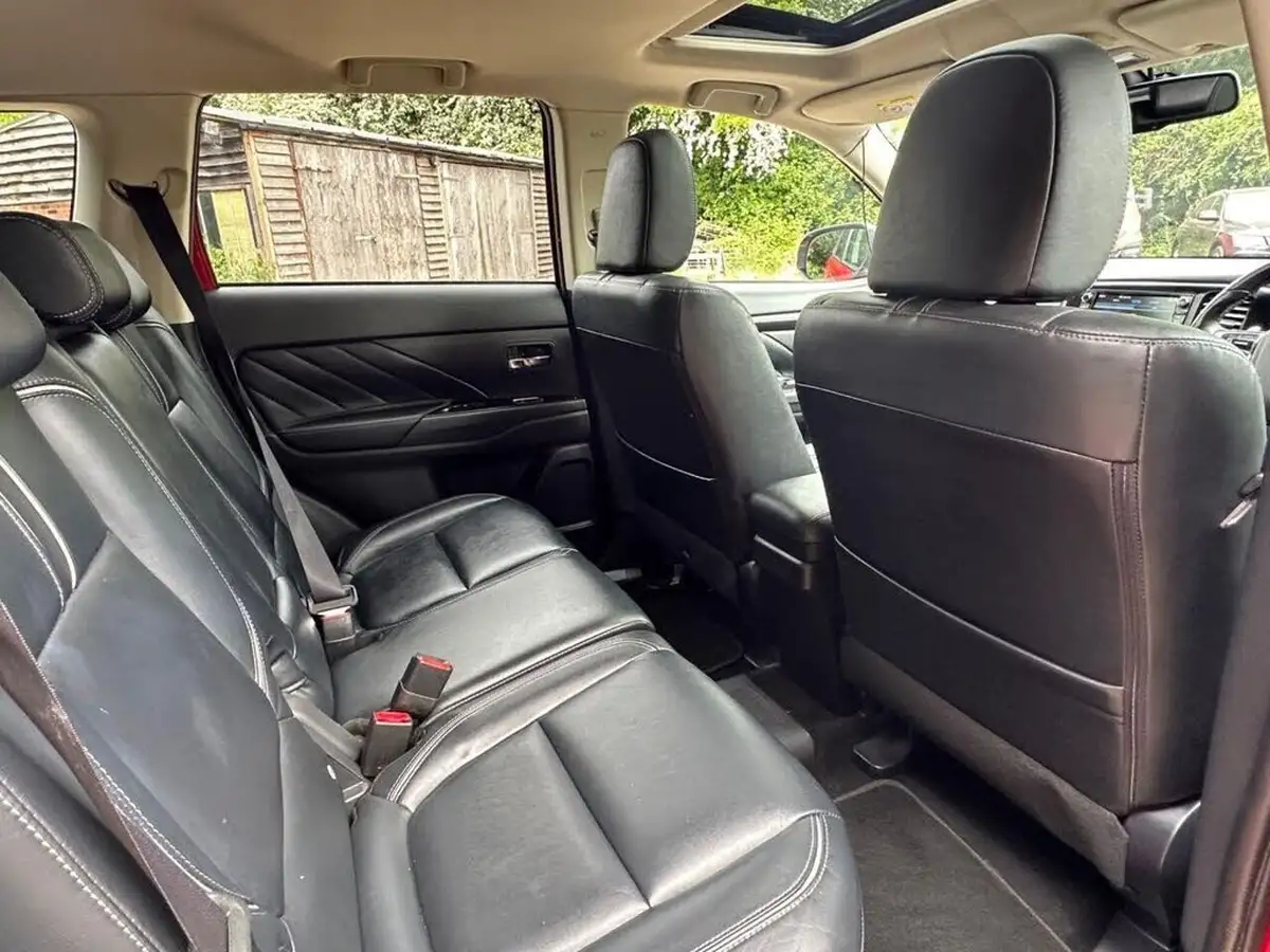 2016-mitsubishi-outlander-20-gx4hs-phev-big-42
