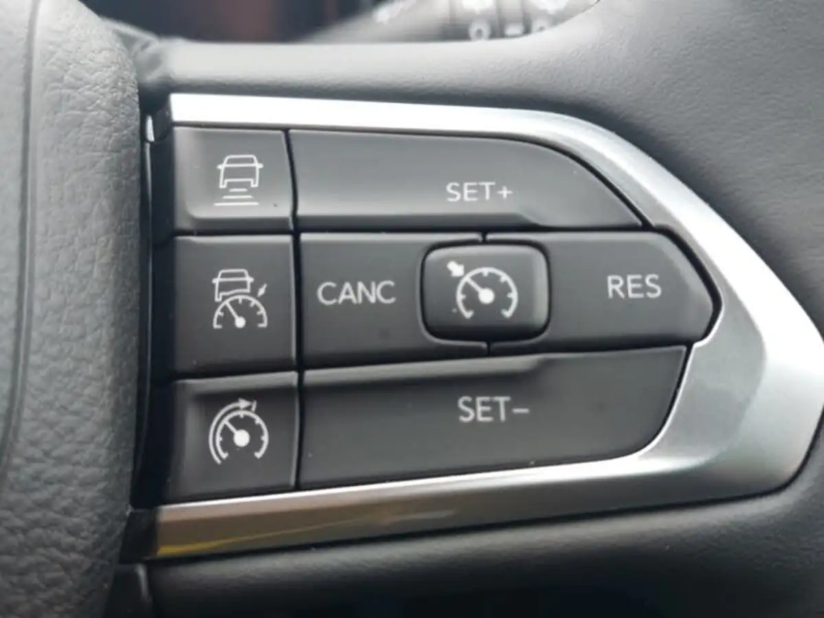 2025-jeep-compass-15-summit-big-14