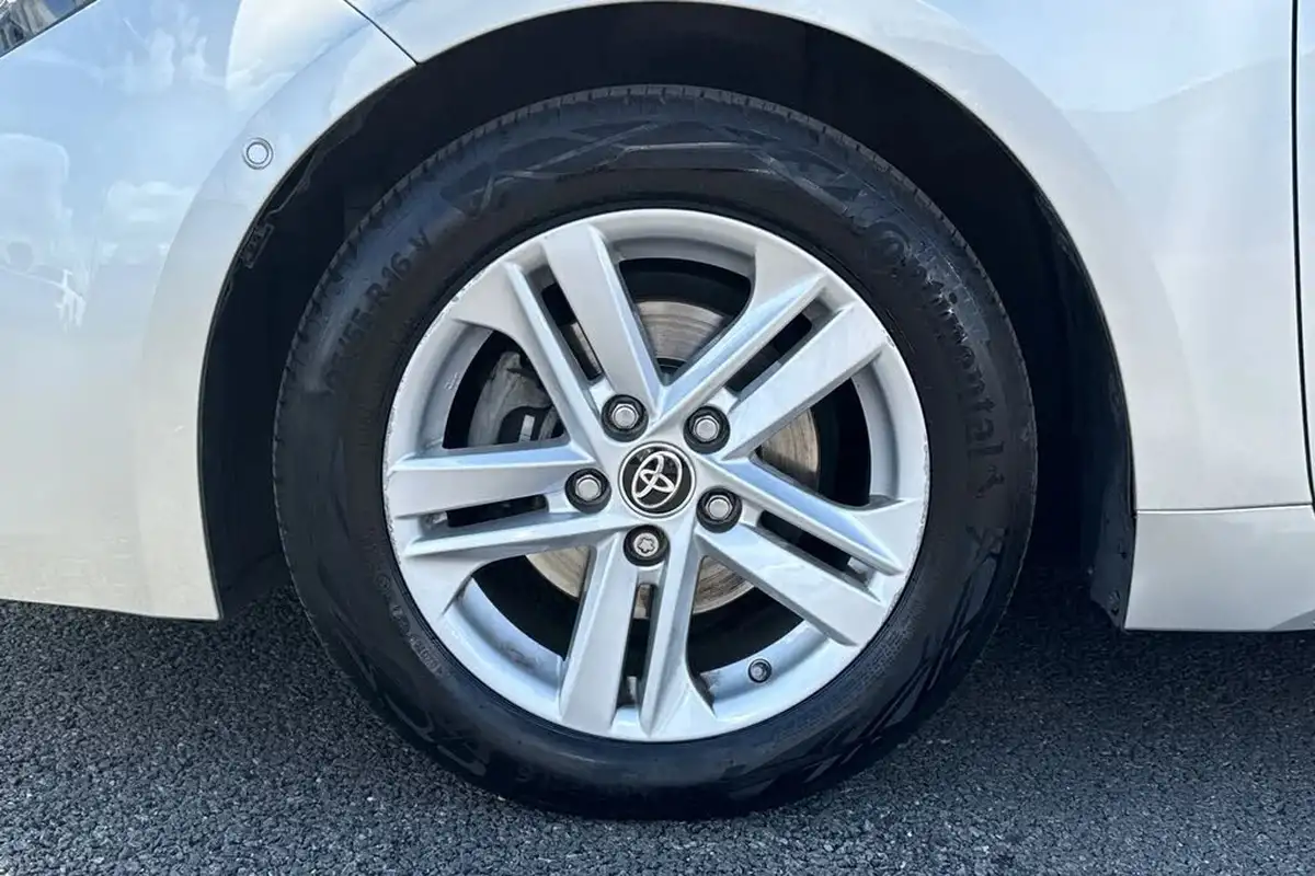 2022-toyota-corolla-18-vvt-i-icon-tech-trk-hatchback-5d-big-12