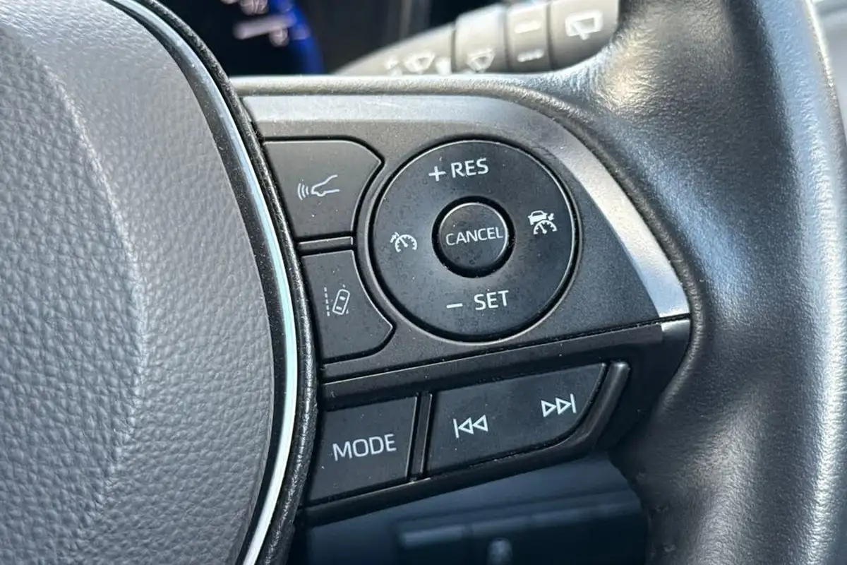 2022-toyota-corolla-18-vvt-i-icon-tech-trk-hatchback-5d-big-36