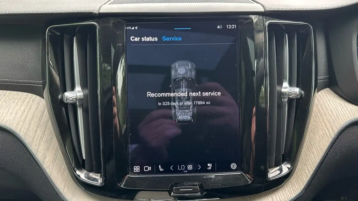 2022-volvo-xc60-20-t6-inscription-350bhp-big-13