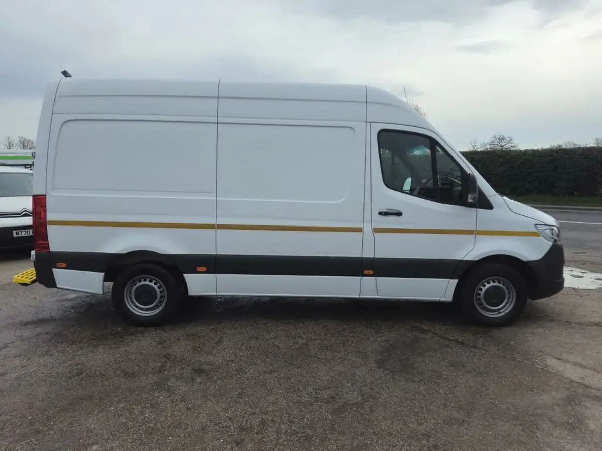 2021-mercedes-benz-sprinter-21cdi-314-l3h2-progressive-panel-big-4