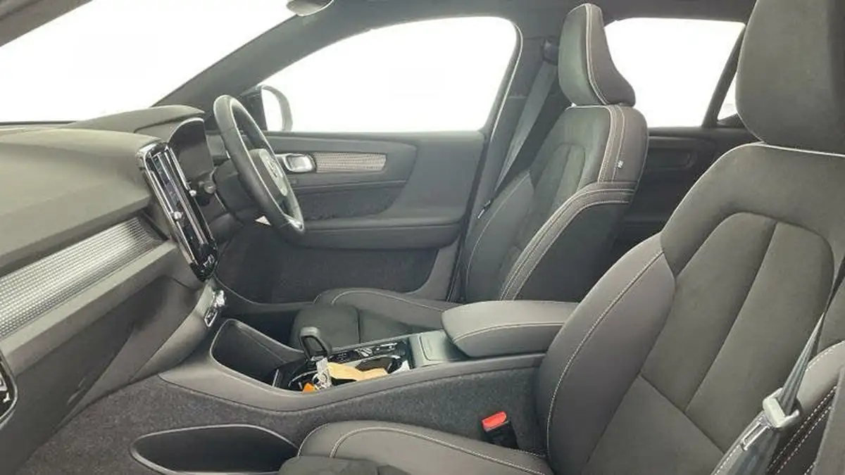 2023-volvo-xc40-20-b4-ultimate-big-40