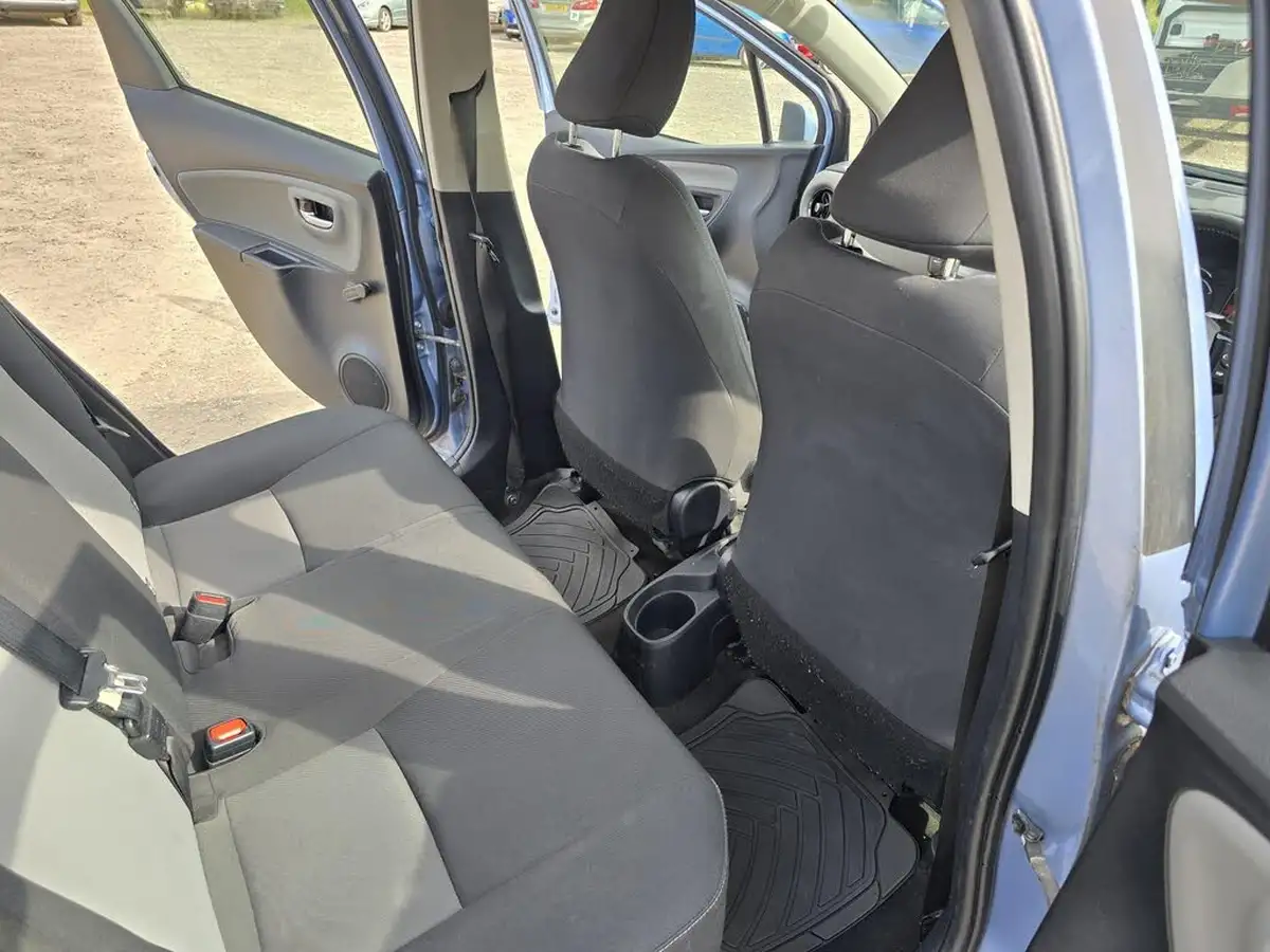 2017-toyota-yaris-15-vvt-i-icon-tech-98bhp-hybrid-1497cc-e-cvt-big-25