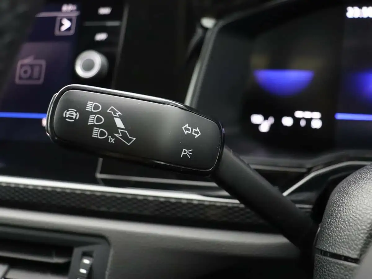 2022-volkswagen-polo-10-tsi-life-big-40