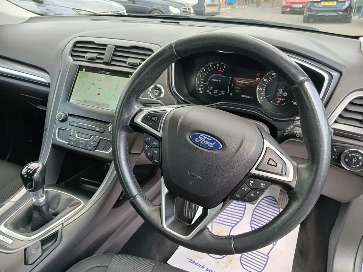 2017-ford-mondeo-15tdci-titanium-eco-hatchback-1498cc-big-8