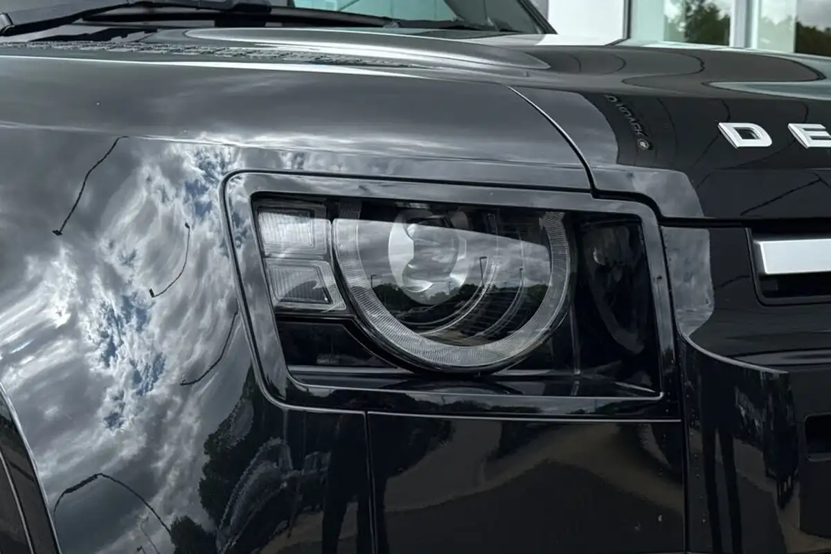2022-land-rover-110-defender-30-d250-xs-edition-big-17