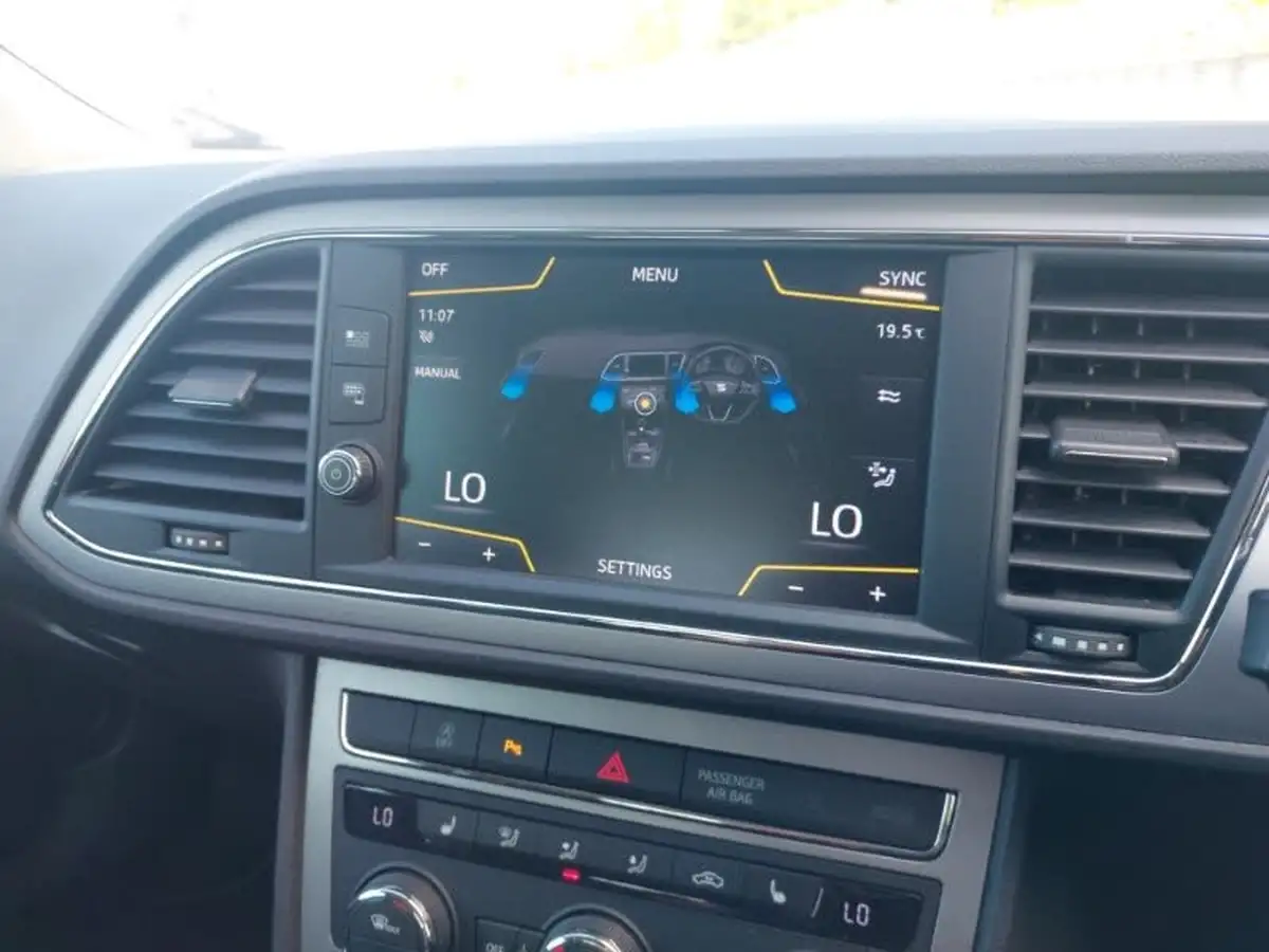 2018-seat-leon-14-ecotsi-xcellence-technology-estate-big-10