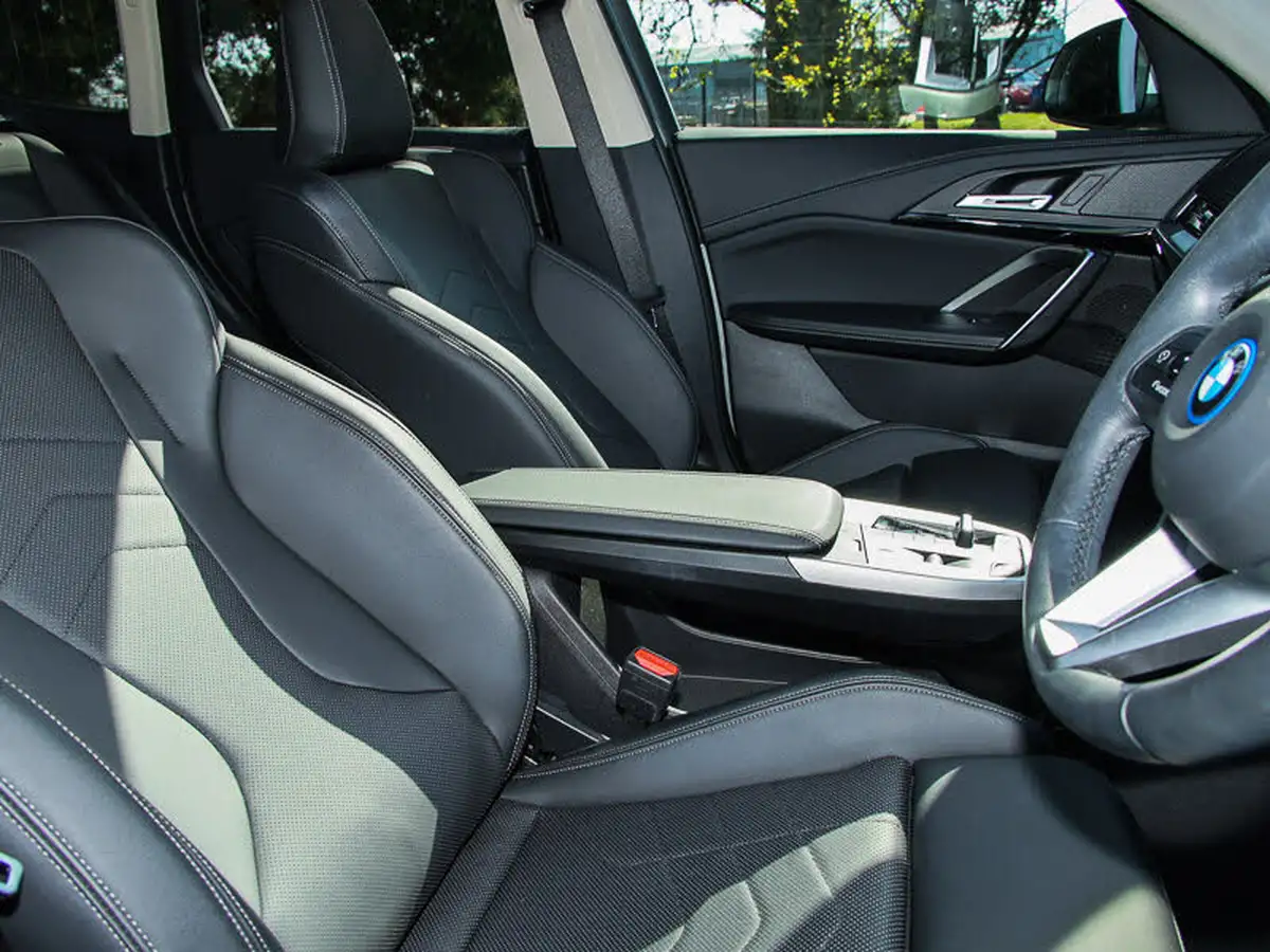 2023-bmw-ix1-e-xdrive30-xline-big-10