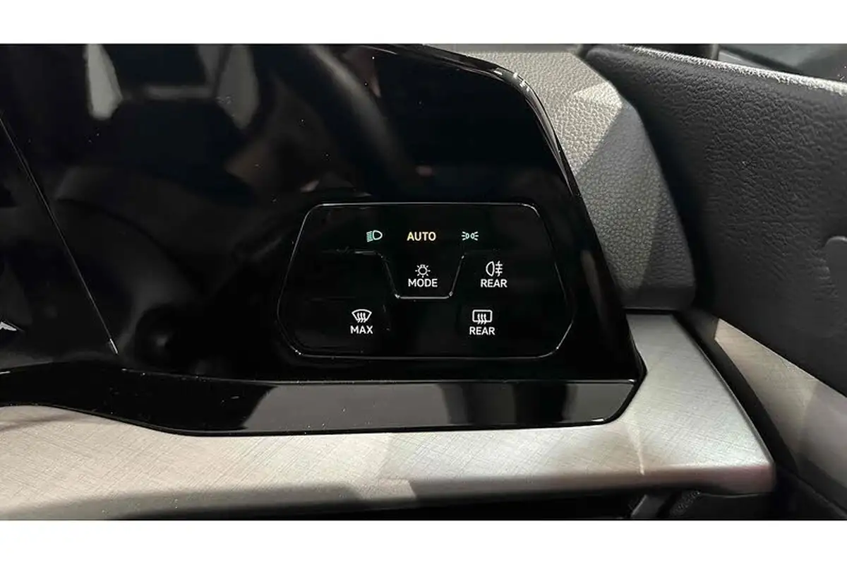 2022-volkswagen-golf-15-etsi-life-150ps-hatchback-big-28