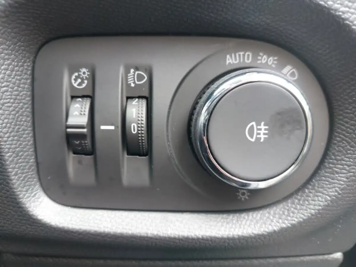 2022-vauxhall-corsa-12i-se-edition-big-16